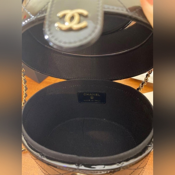 Chanel Black Allure Patent Vanity 2020 - Picture 6 of 6